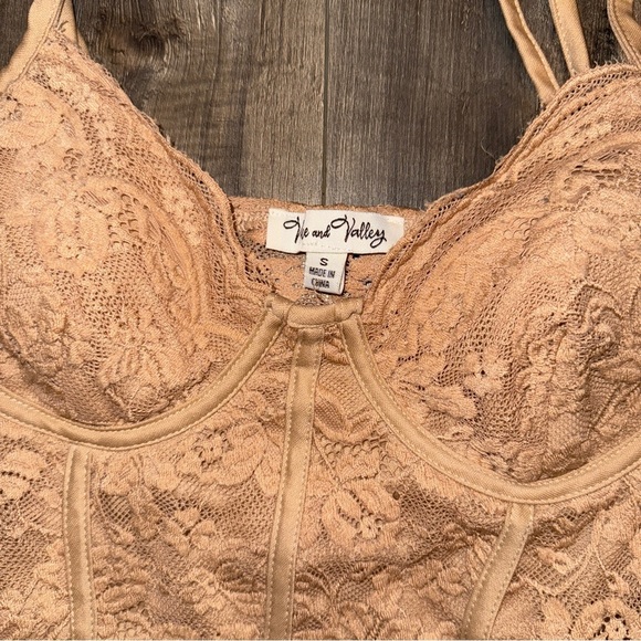 Vine & Valley bodysuit - nude/tan full lace corset style adjustable straps - Picture 3 of 5